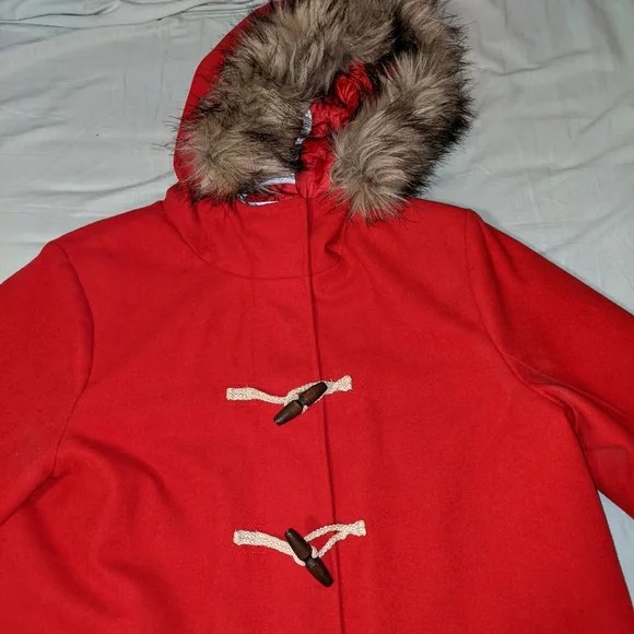 Vintage-inspired red coat - Picture 2 of 3